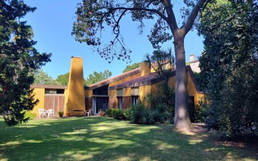 Casa en venta sobre gran lote de 1650m2 La Horqueta